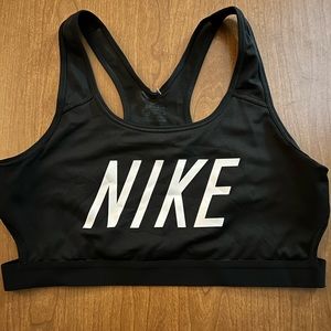 Women’s Nike sports bra - Like New - Size XL (Runs Small)